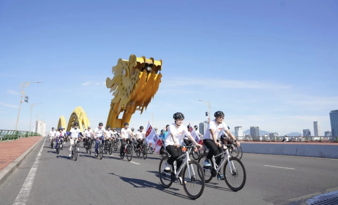 Nearly 300 participants join Green Journey Along the Han River